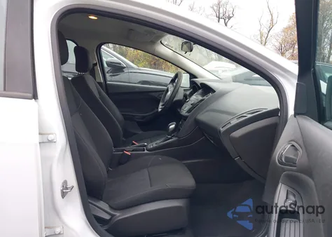 2018 Ford Focus S z USA, uszkodzony, nr VIN 1FADP3E28JL291782